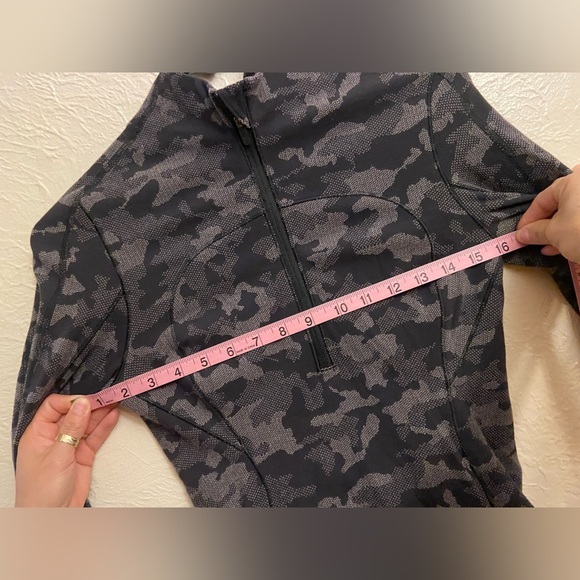 Lululemon run 1/2 zip sweater - Picture 12 of 12